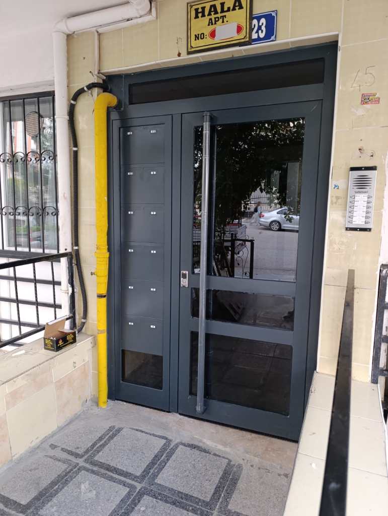 Apartman Bina site giriş kapısı- Çipli kilitli giriş kapısı- Posta kutulu giriş kapısı
