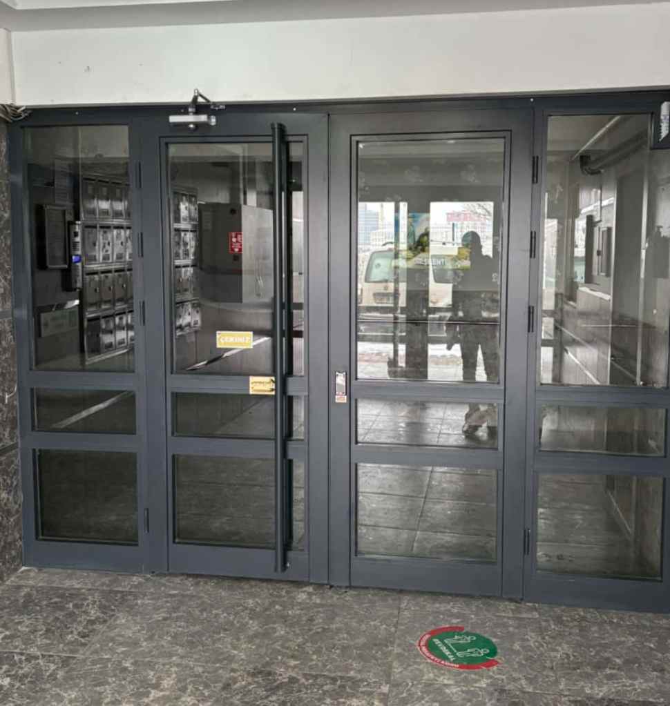 Apartman Site Bina giriş kapısı Ankara